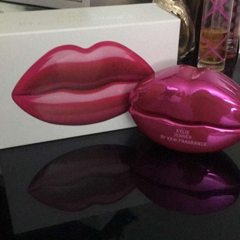 Kim k x Kylie Jenner perfume